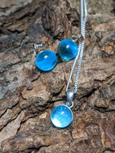 Load image into Gallery viewer, Bombay Sapphire earring and pendant set
